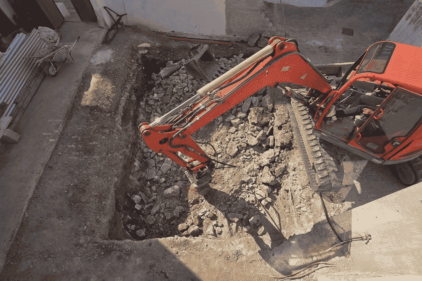 Εκσκαφή και προετοιμασία κατασκευής πισίνας 